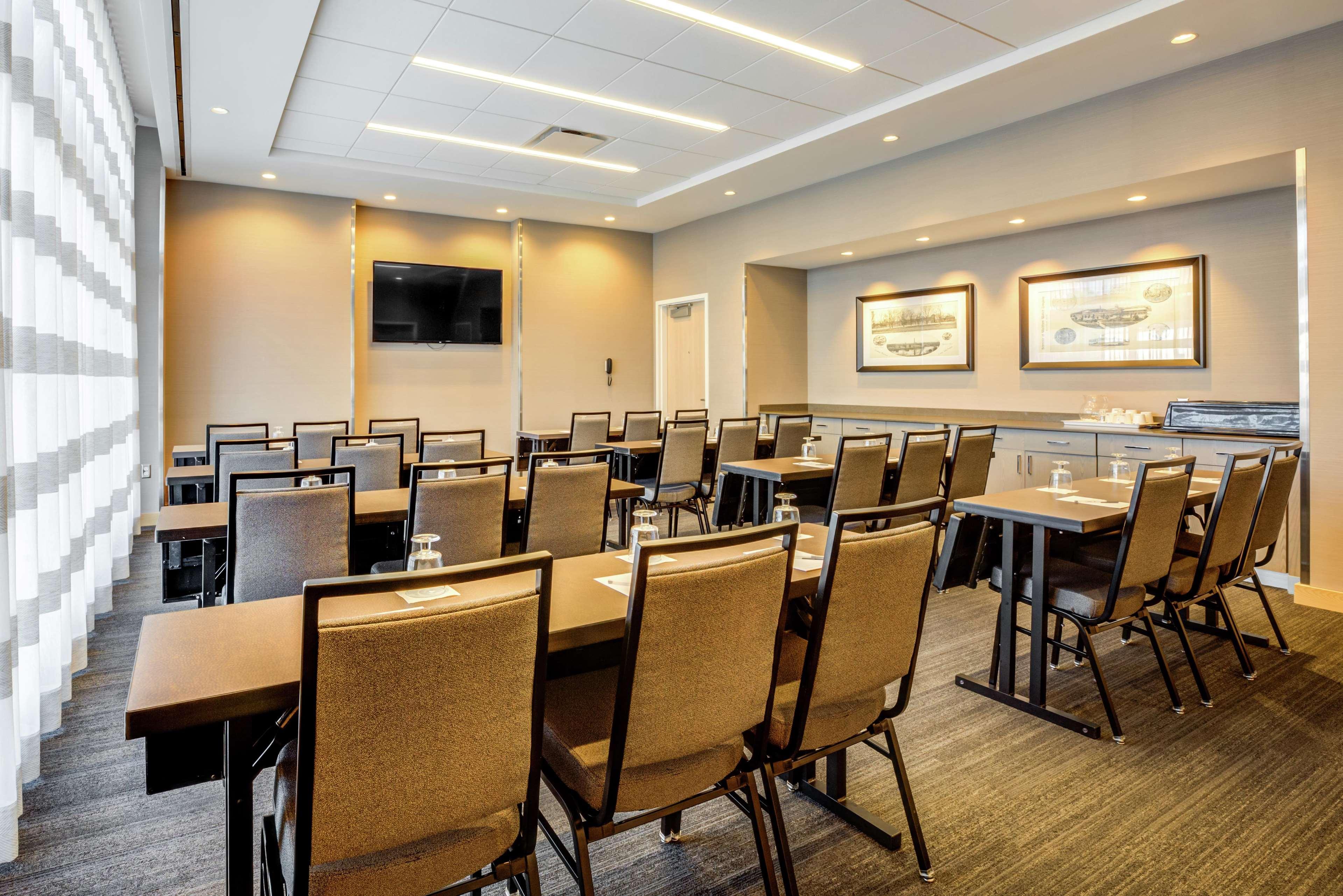 Hampton Inn & Suites Boston/Waltham Exterior foto