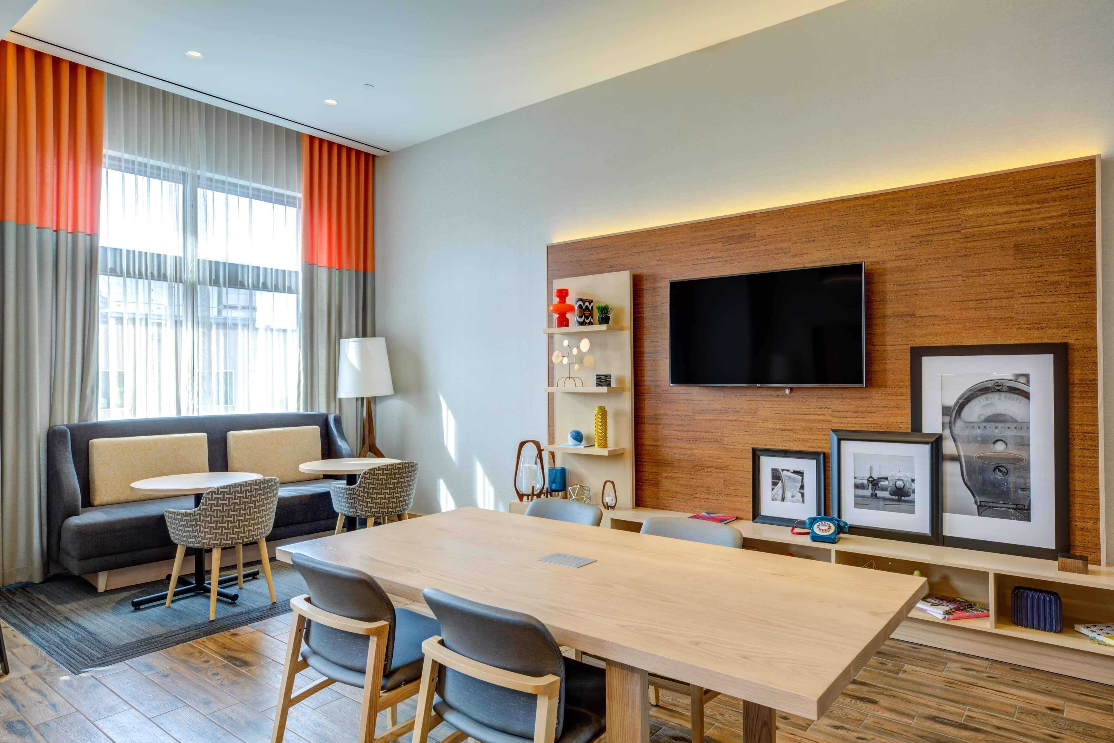 Hampton Inn & Suites Boston/Waltham Exterior foto