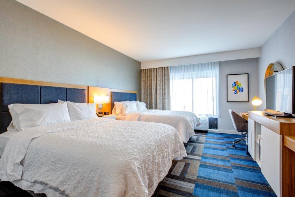 Hampton Inn & Suites Boston/Waltham Exterior foto