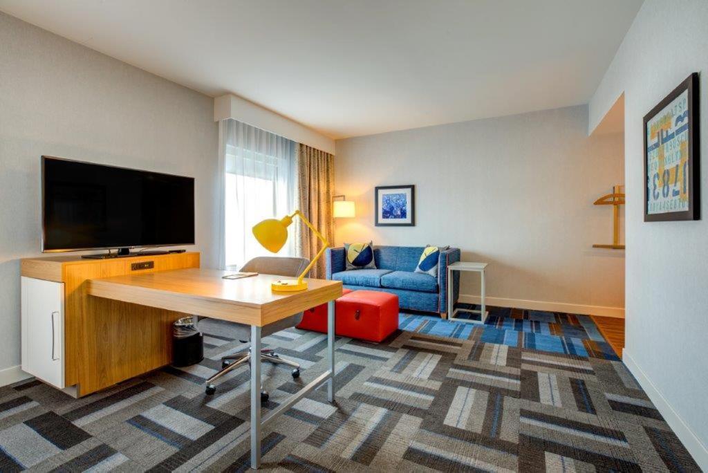 Hampton Inn & Suites Boston/Waltham Exterior foto