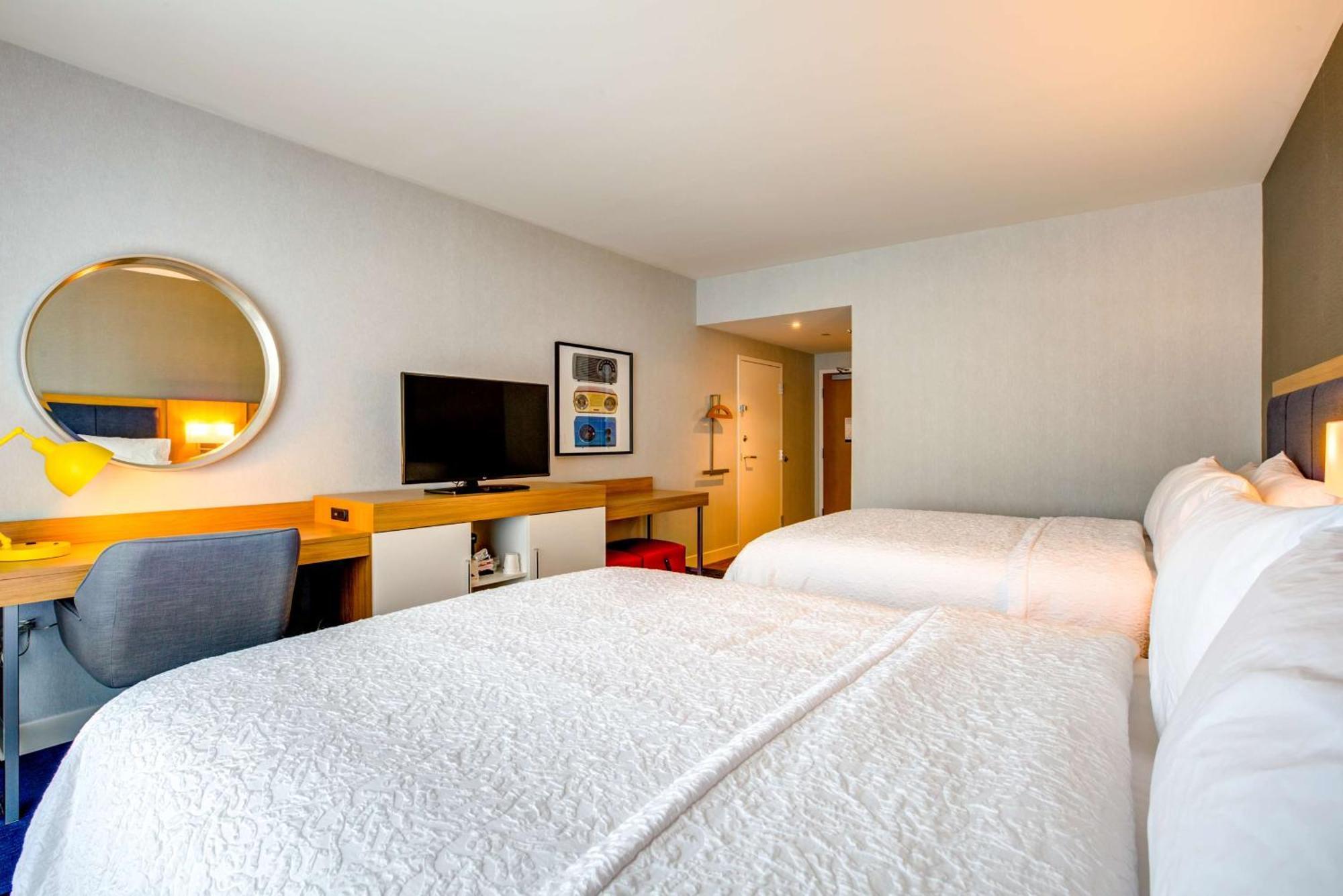 Hampton Inn & Suites Boston/Waltham Exterior foto