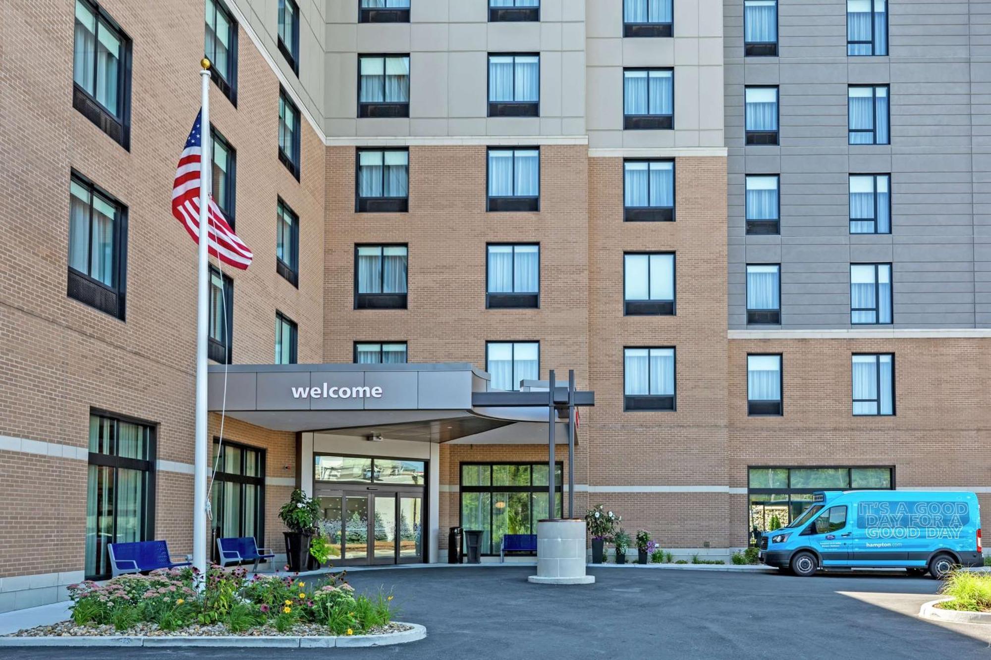 Hampton Inn & Suites Boston/Waltham Exterior foto